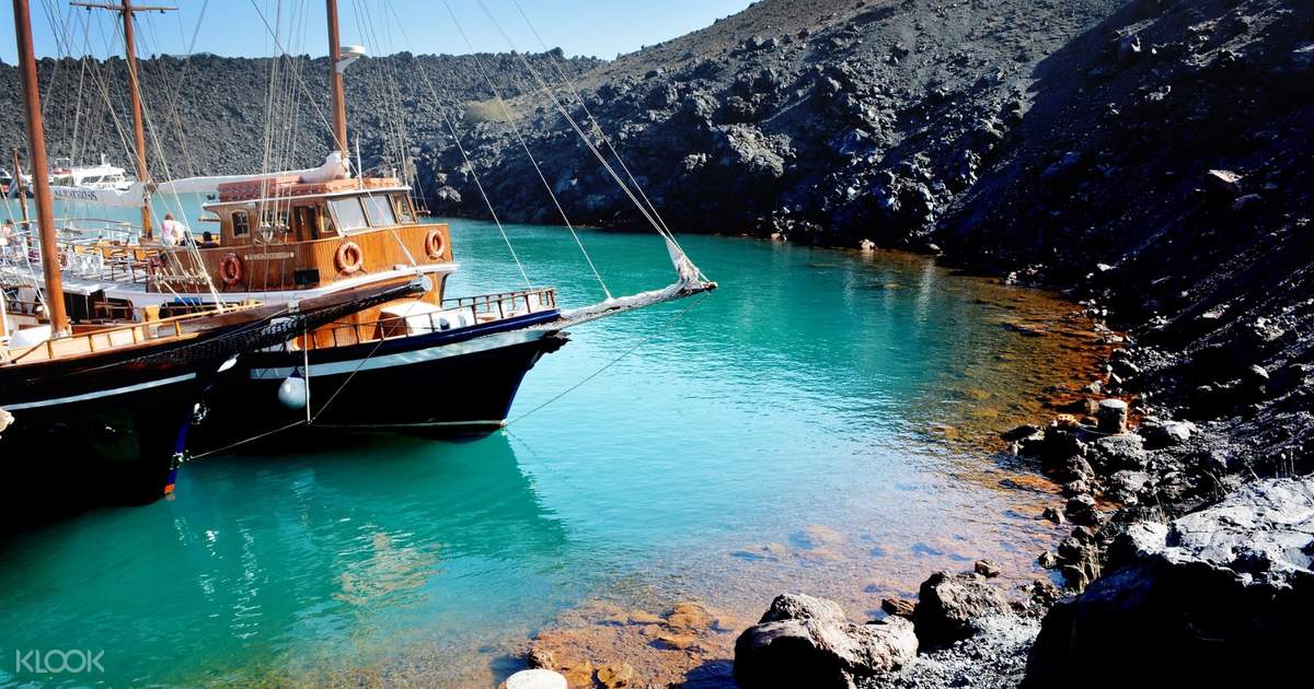 boat tour to santorini volcano and hot springs